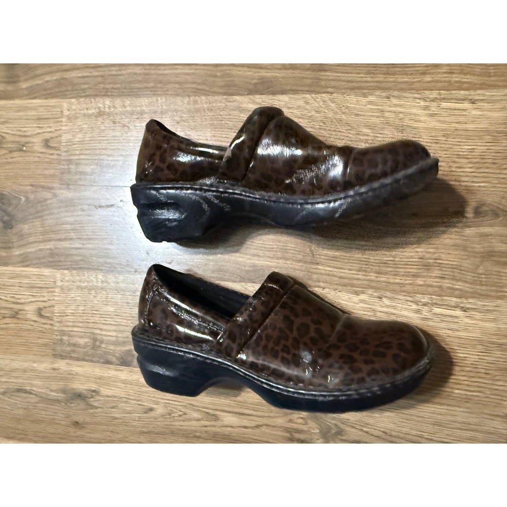 b.o.c. Clogs Women 10 Brown Leopard Print Slip On Comfort Shoes Excellent